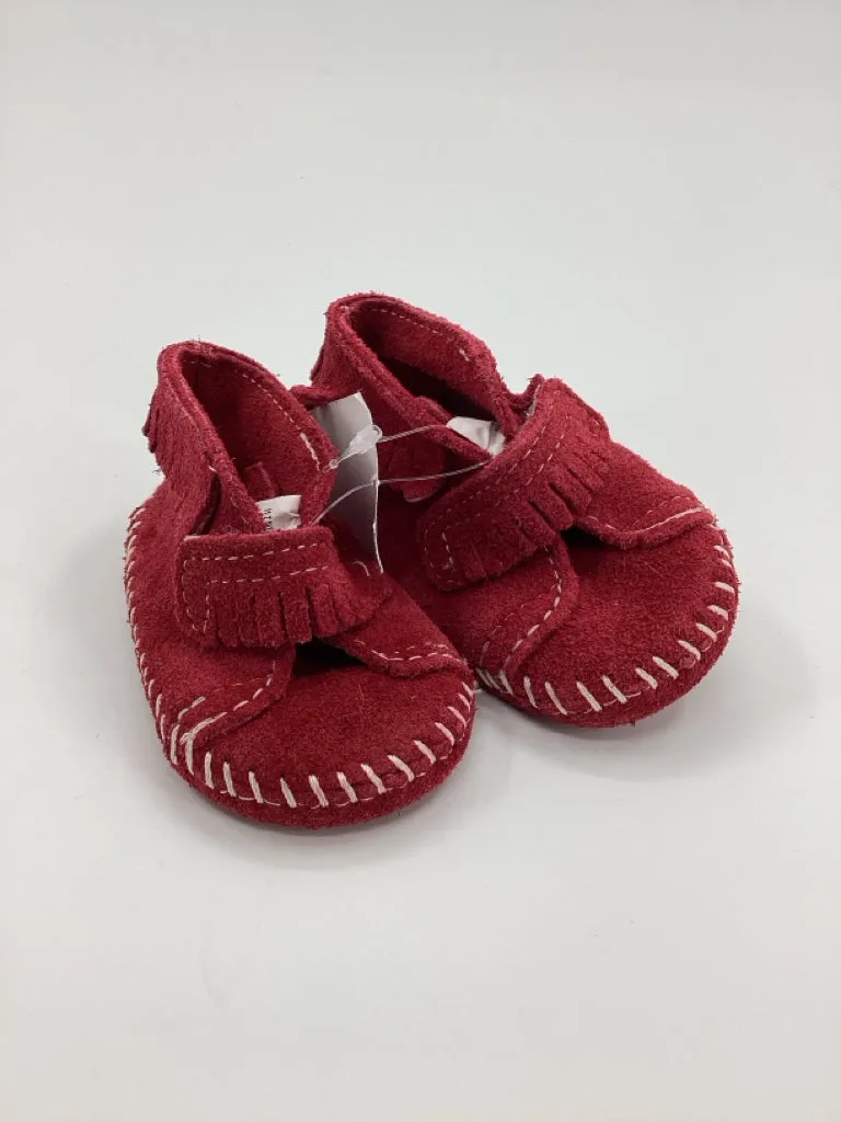 Minnetonka Child Size 2 Toddler Red Baby/Walker Shoes